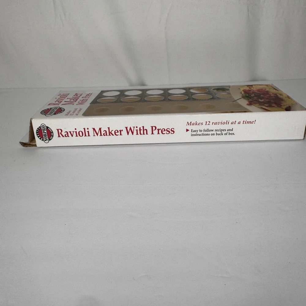 NWT New Ravioli Maker with Press 12 Capacity Metal Frame Holiday Gift